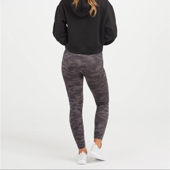 SPANX Look At Me Now Seamless Leggings S in Heather Camo - Picture 3 of 8